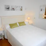 Neus Villa *
