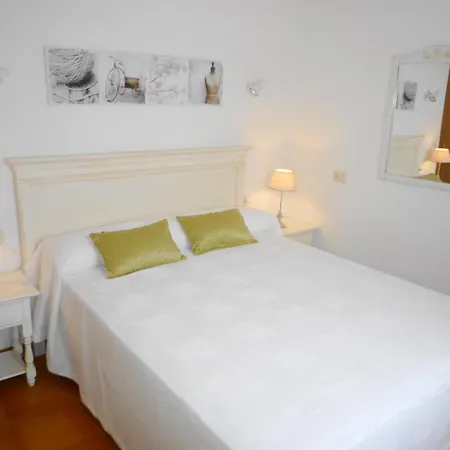 Neus Villa *
